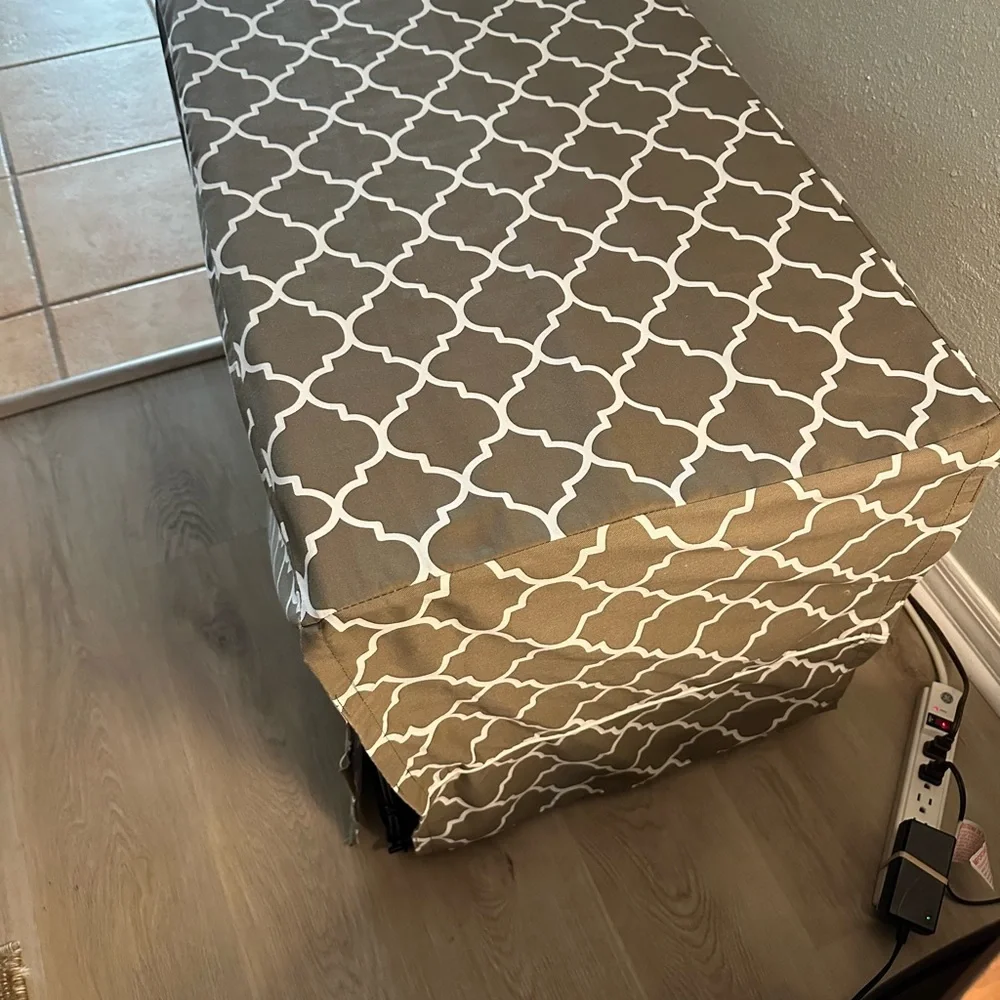 Dog Crate Cover fits 30” crate, cover only doesn’t include crate
